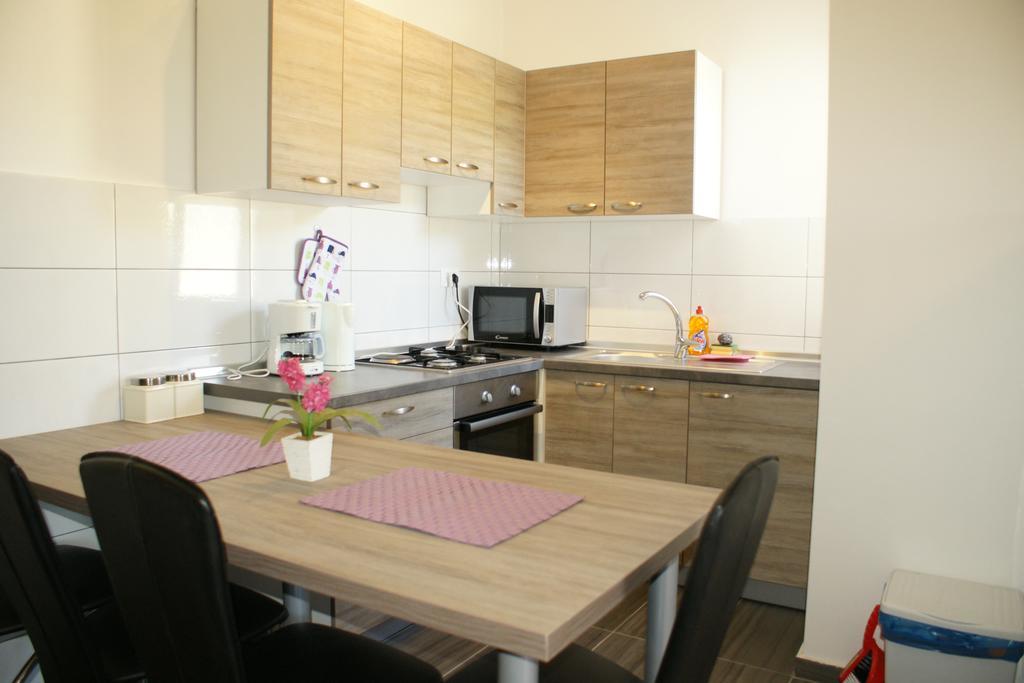 Apartments Martina ビビニェ エクステリア 写真