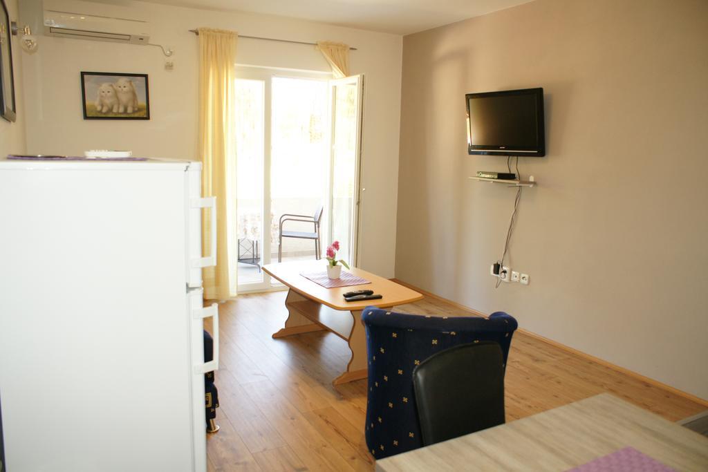 Apartments Martina ビビニェ エクステリア 写真