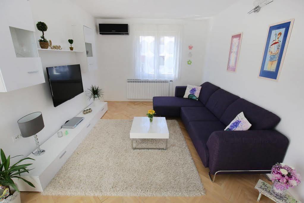 Apartments Martina ビビニェ エクステリア 写真