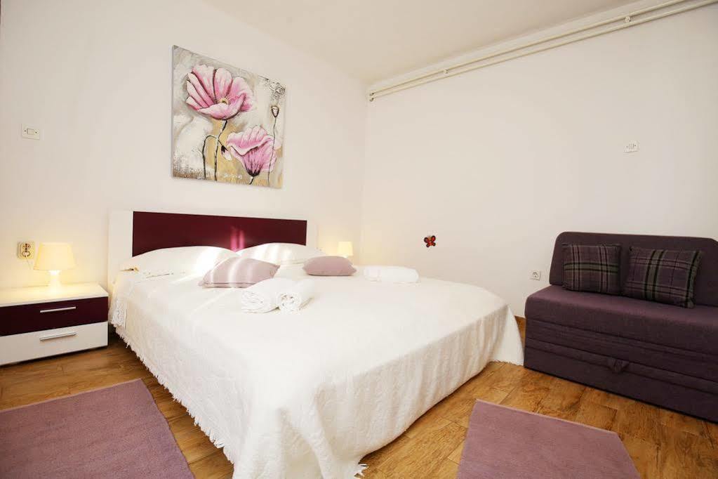 Apartments Martina ビビニェ エクステリア 写真
