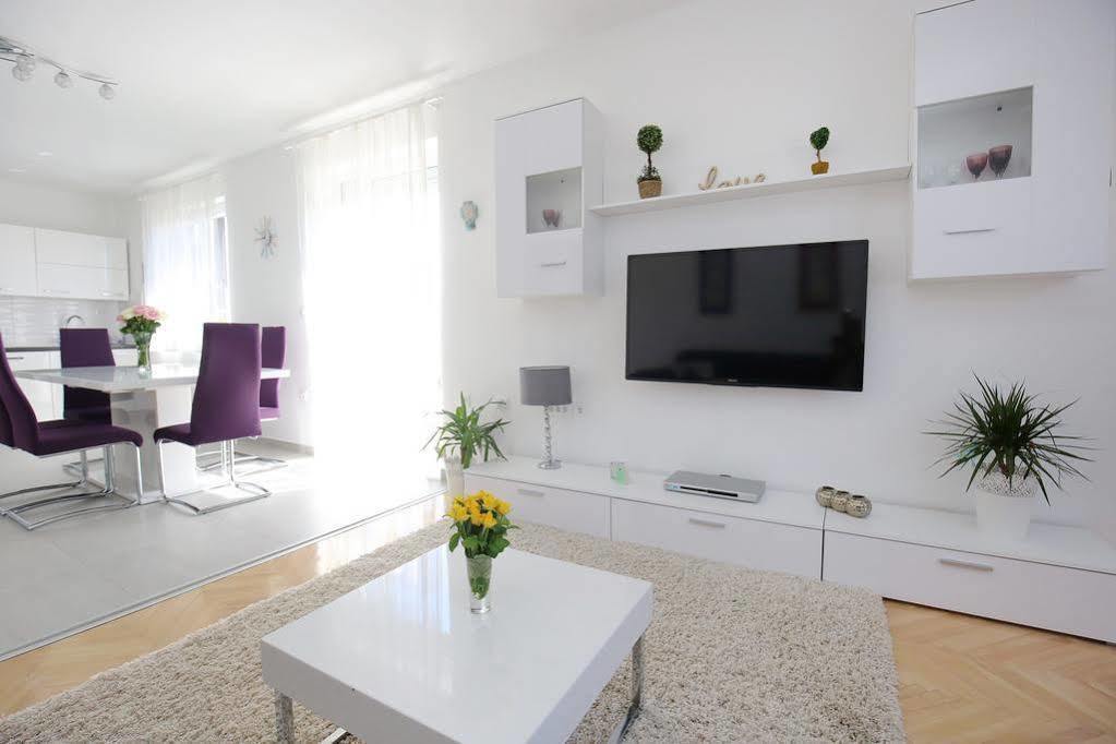 Apartments Martina ビビニェ エクステリア 写真