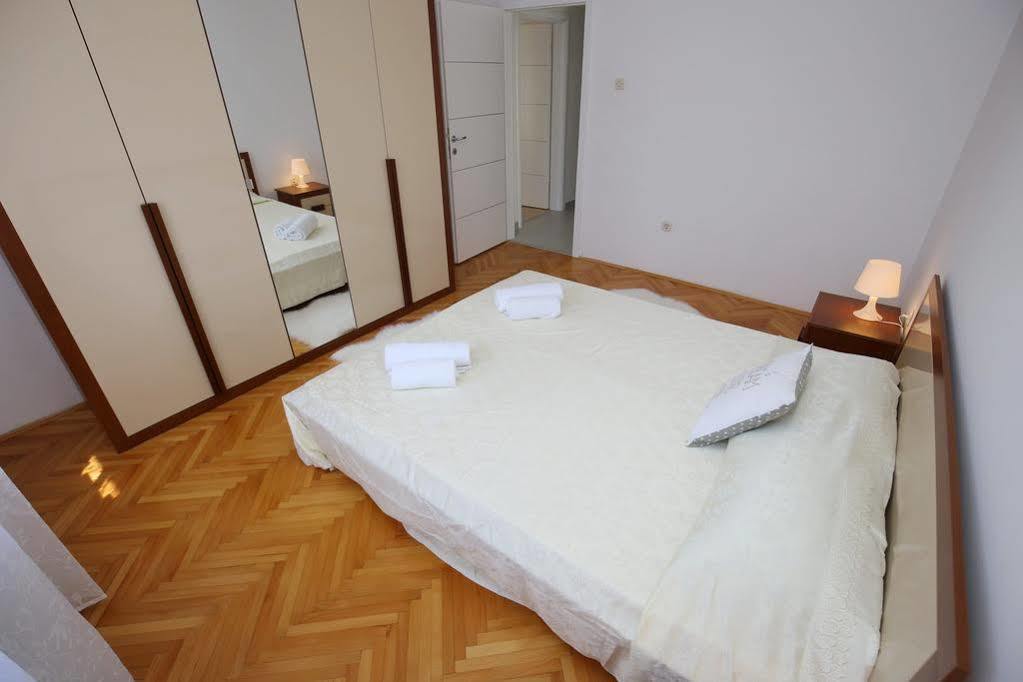 Apartments Martina ビビニェ エクステリア 写真