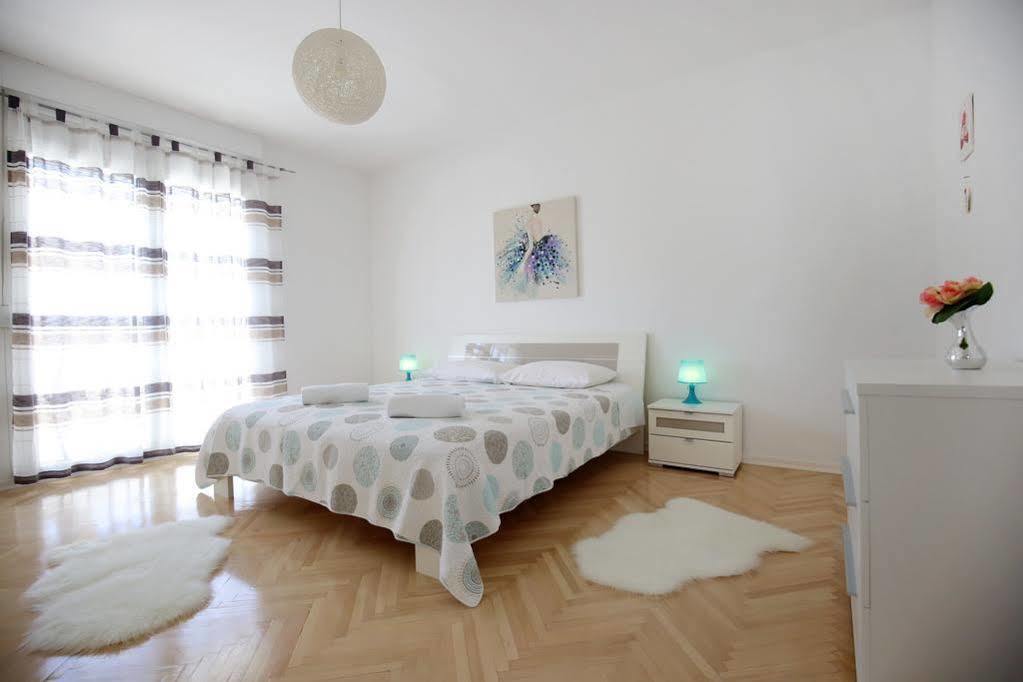 Apartments Martina ビビニェ エクステリア 写真
